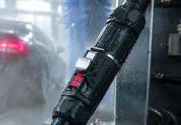 全自动洗车机为什么总是连接器先出问题：防水电源连接器选型与维护要点